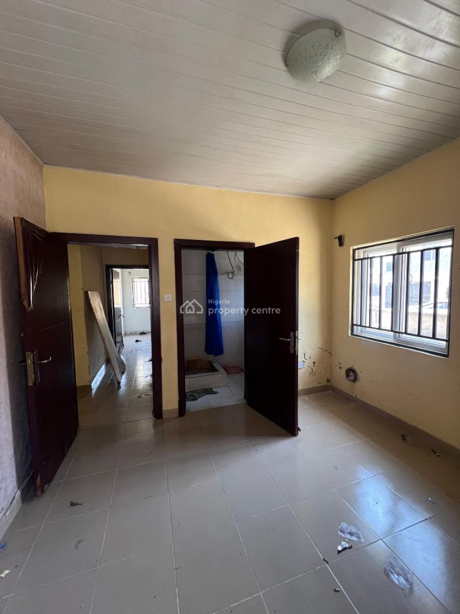 4 Bedroom Well Maintained Bungalow on 2 Floors with a Large Bq & Compound, Sangotedo, Ajah, Lagos, Terraced Duplex for Sale