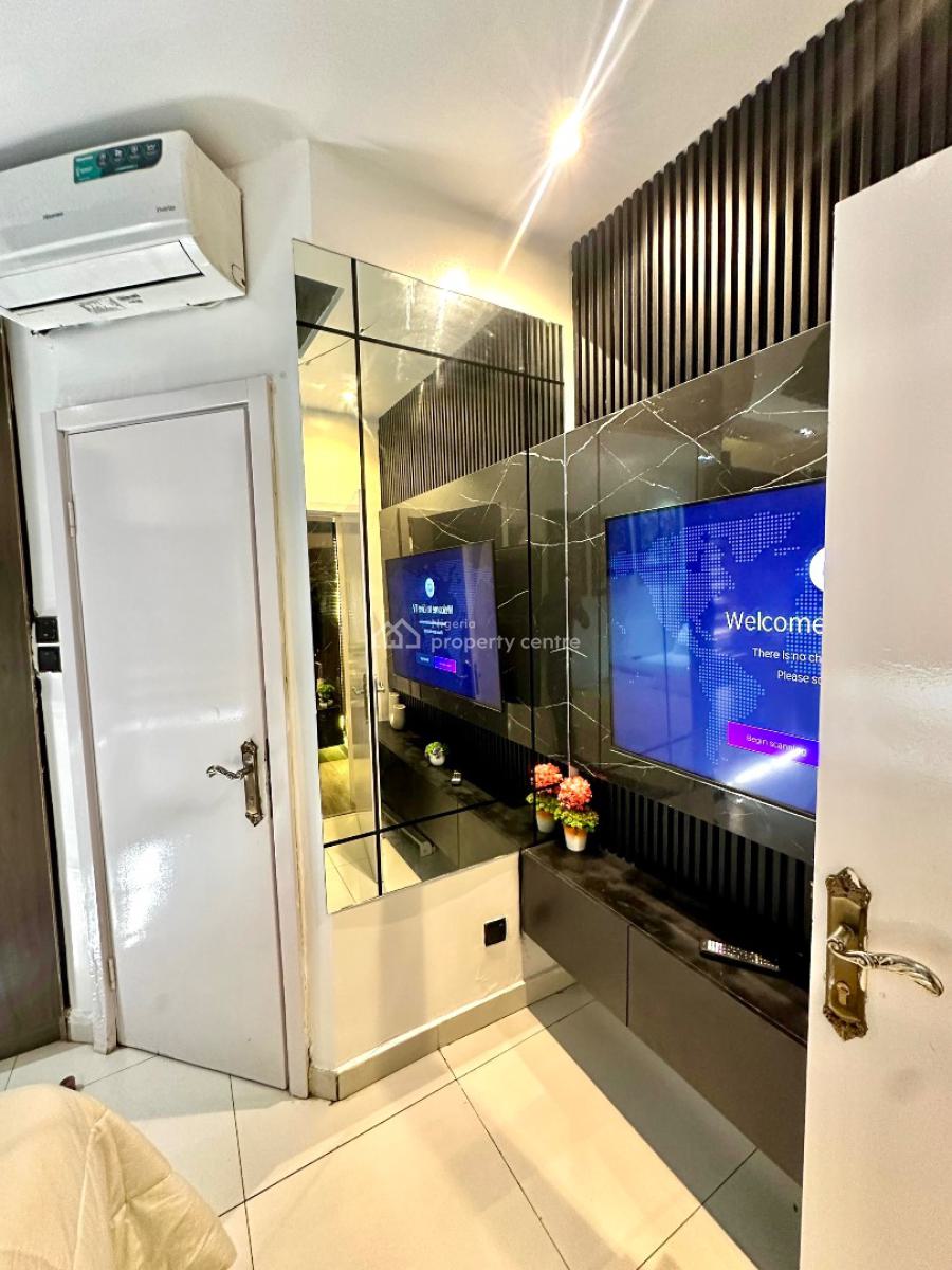 Beautifully Furnished One Bedroom Apartment with Elevators, Off Admiralty Way, Lekki Phase 1, Lekki, Lagos, Flat / Apartment for Rent
