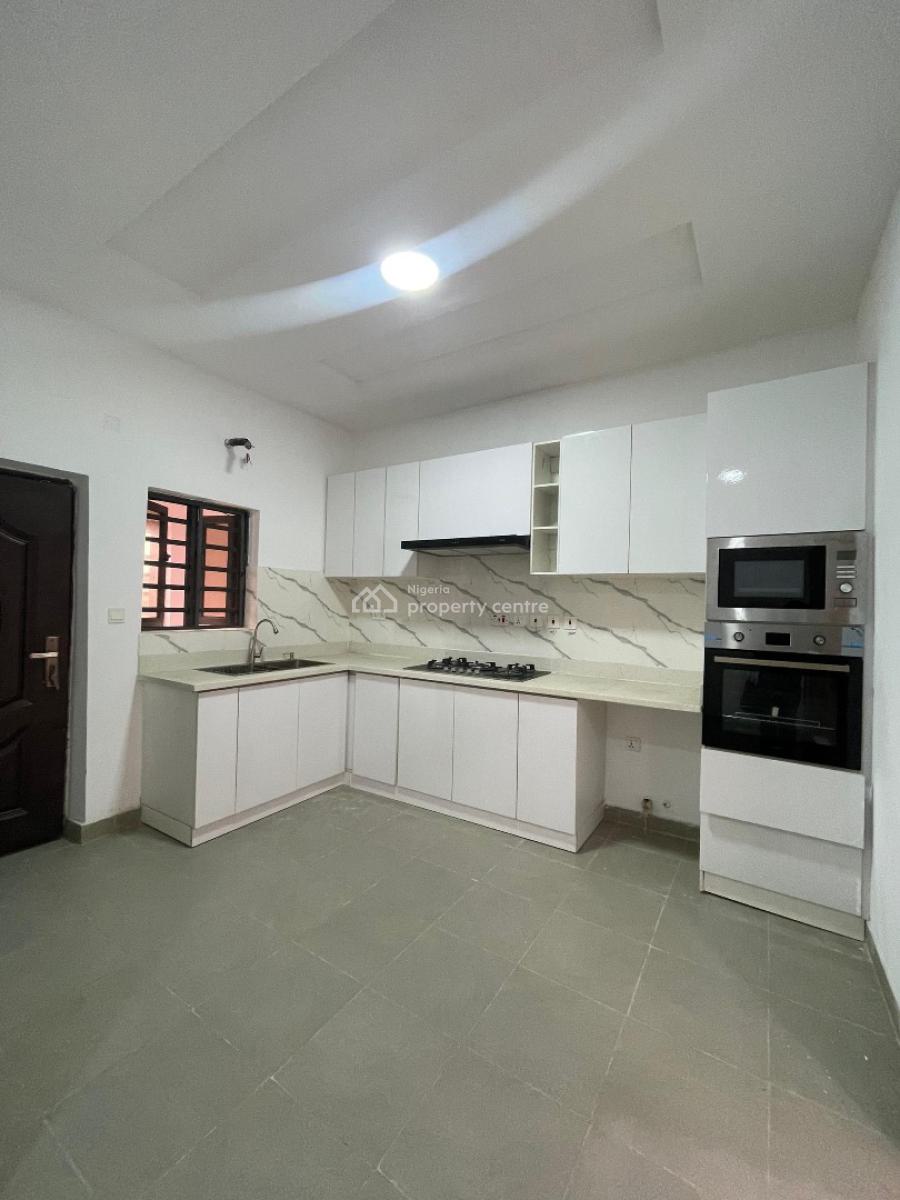 Contemporary 2 Bedroom Apartment at Lekki Phase 1, Lekki Phase 1, Lekki, Lagos, Flat / Apartment for Sale