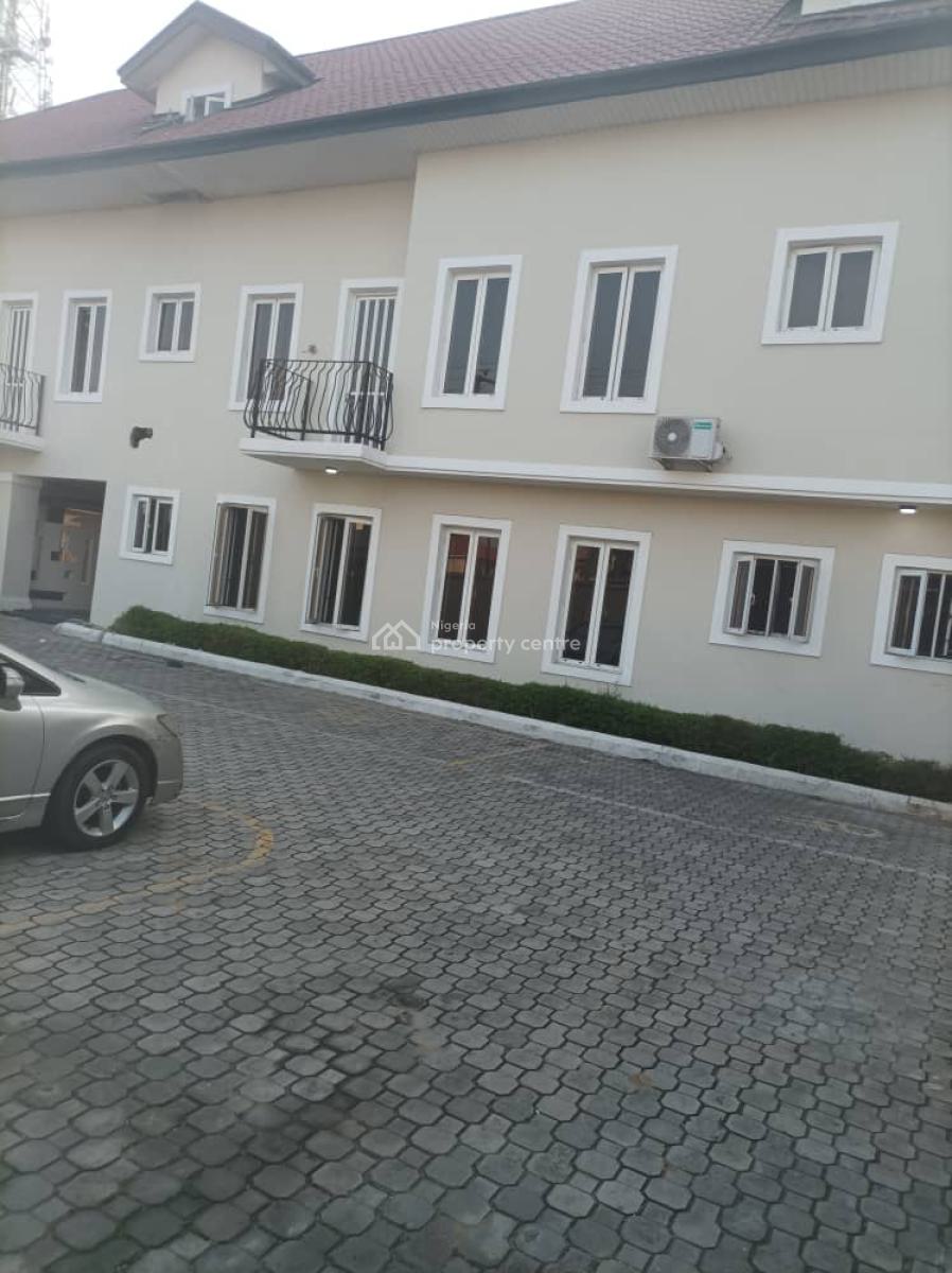 Fully Serviced 3 Bedroom Flat Ground-floor with Pool,bq, Lekki Phase 1, Lekki, Lagos, Flat / Apartment for Rent