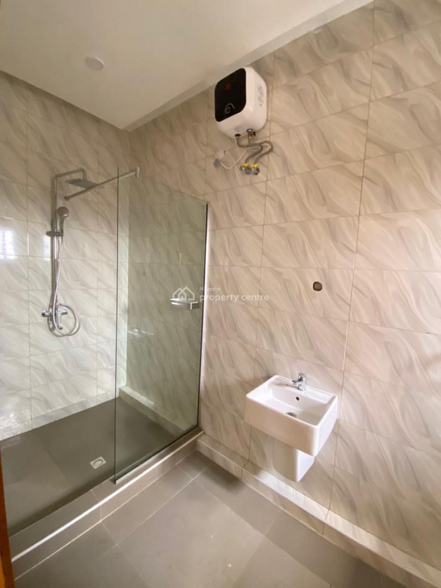 Newly Built 2 Bedroom Penthouse with Elevator, Lekki Phase 1, Lekki, Lagos, Flat / Apartment for Rent