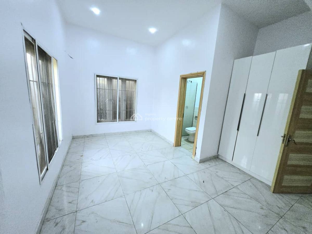 Spacious 2-bedroom Apartment, Right, Lekki Phase 1, Lekki, Lagos, Flat / Apartment for Sale