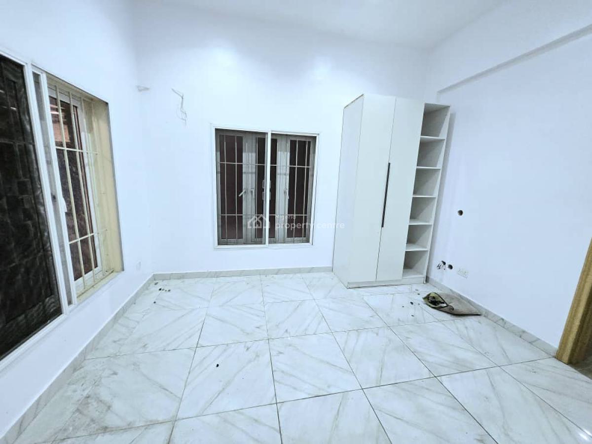 Spacious 2-bedroom Apartment, Right, Lekki Phase 1, Lekki, Lagos, Flat / Apartment for Sale
