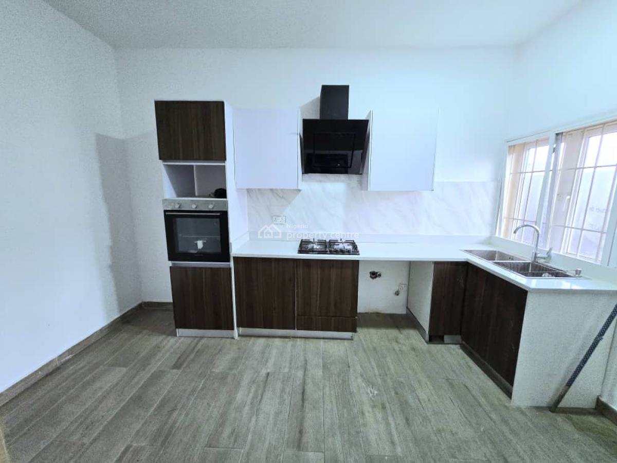 Spacious 2-bedroom Apartment, Right, Lekki Phase 1, Lekki, Lagos, Flat / Apartment for Sale