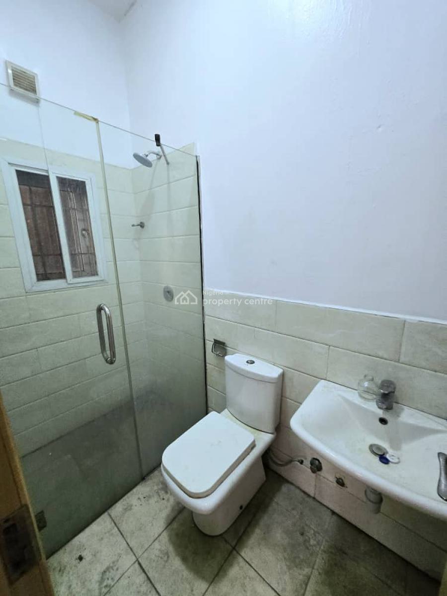 Spacious 2-bedroom Apartment, Right, Lekki Phase 1, Lekki, Lagos, Flat / Apartment for Sale