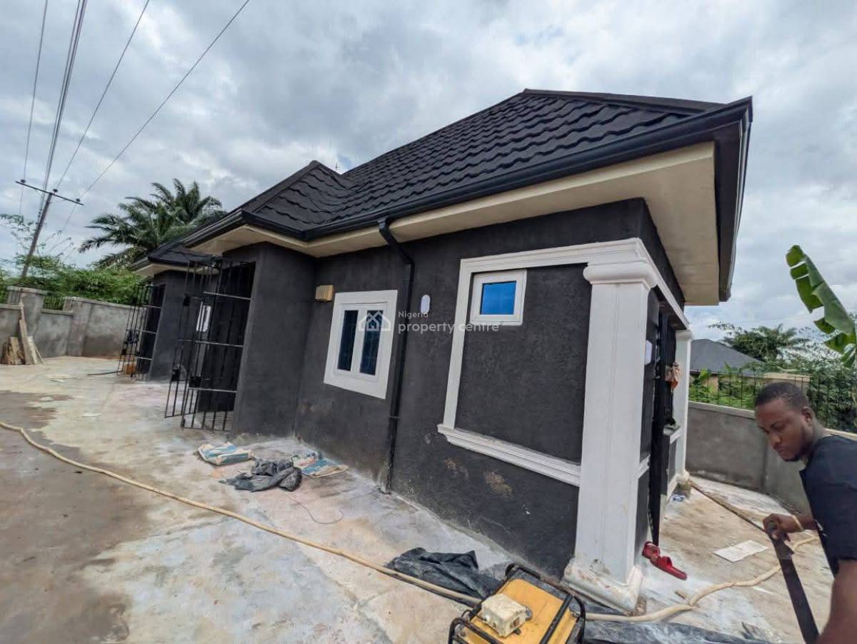 4 Bedroom Detached Bungalow with Bq, Obanikoro, Shomolu, Lagos, Detached Bungalow for Sale