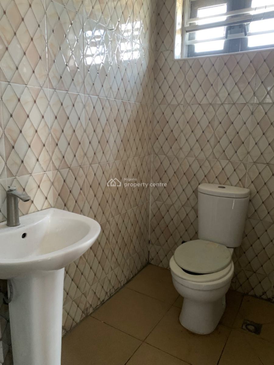 Spacious 3 Bedroom Apartment with Bq in a Well Maintained Estate, Salem, Ikate, Lekki, Lagos, Flat / Apartment for Rent