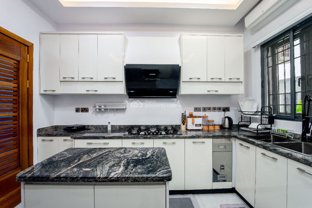 Stunning 5 Bedroom Apartment with Swimming Pool, Lekki Phase 1, Lekki, Lagos, Flat / Apartment Short Let