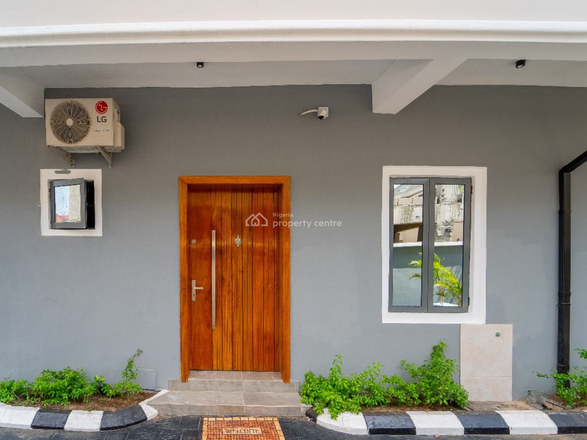 Stunning 5 Bedroom Apartment with Swimming Pool, Lekki Phase 1, Lekki, Lagos, Flat / Apartment Short Let