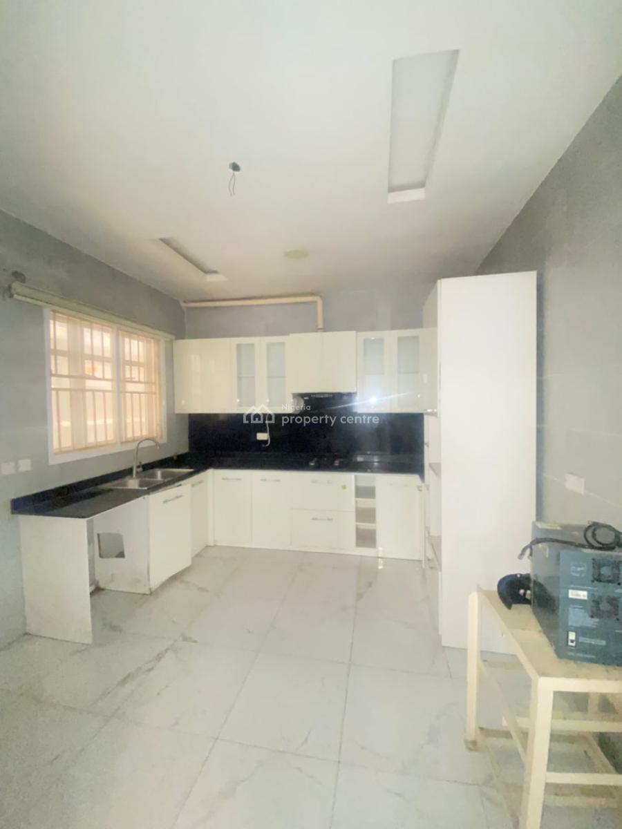 2 Bedroom Apartment with Bq, Lekki Phase 1, Lekki, Lagos, Flat / Apartment for Rent