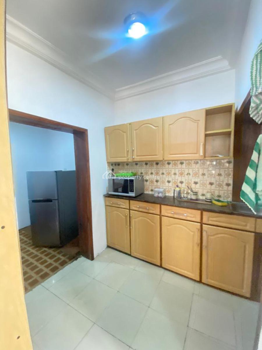 Clean 2 Bedroom Apartment, Lekki Phase 1, Lekki, Lagos, Flat / Apartment for Rent
