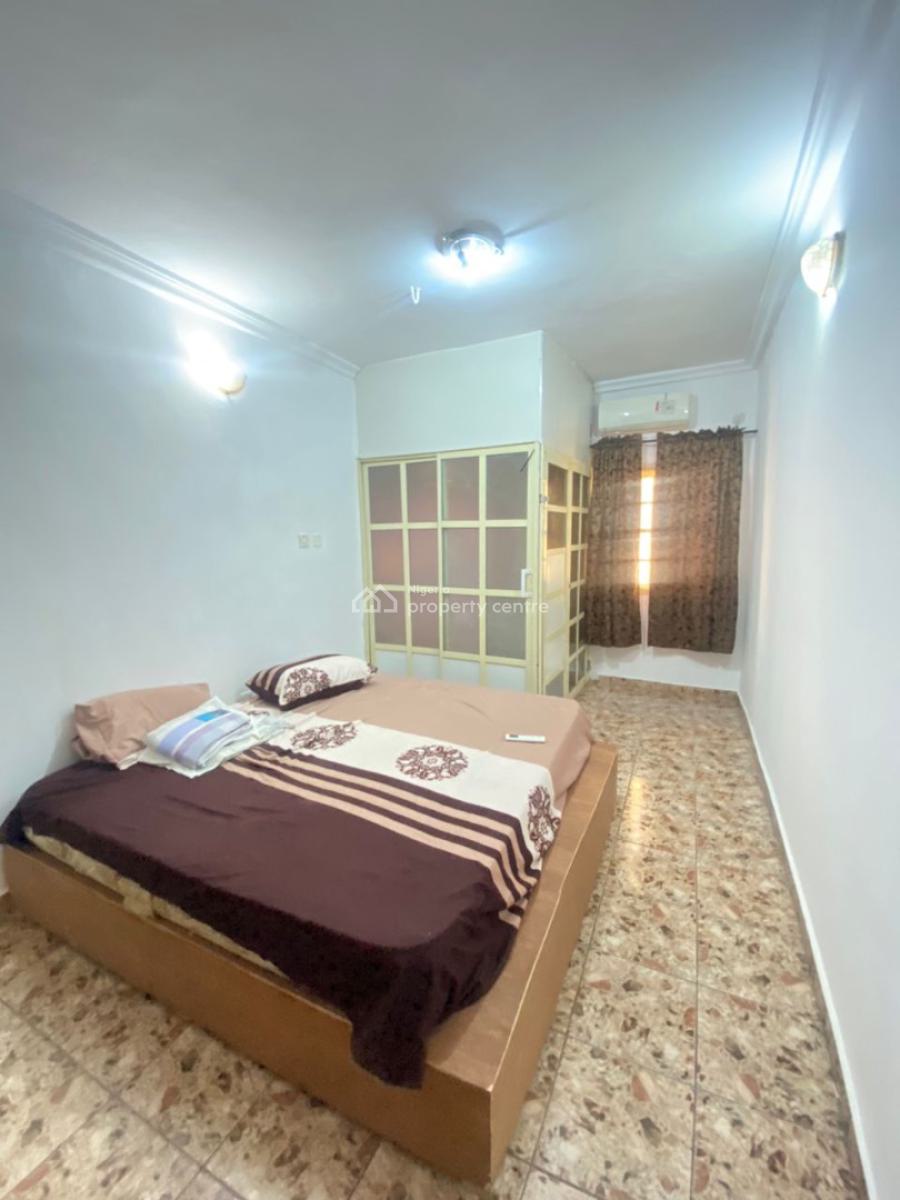 Clean 2 Bedroom Apartment, Lekki Phase 1, Lekki, Lagos, Flat / Apartment for Rent