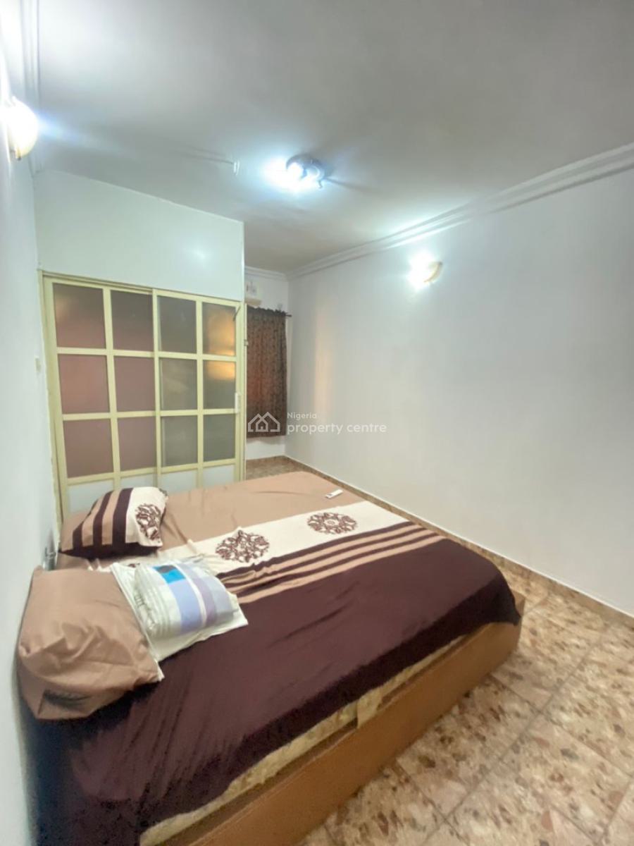 Clean 2 Bedroom Apartment, Lekki Phase 1, Lekki, Lagos, Flat / Apartment for Rent