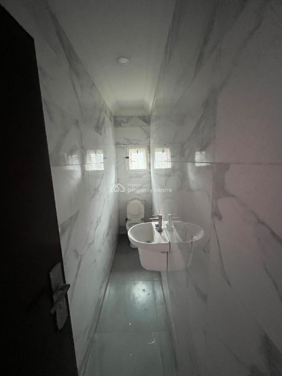 Standard 3 Bedroom Apartment + Bq, Lekki Phase 1, Lekki, Lagos, Flat / Apartment for Rent