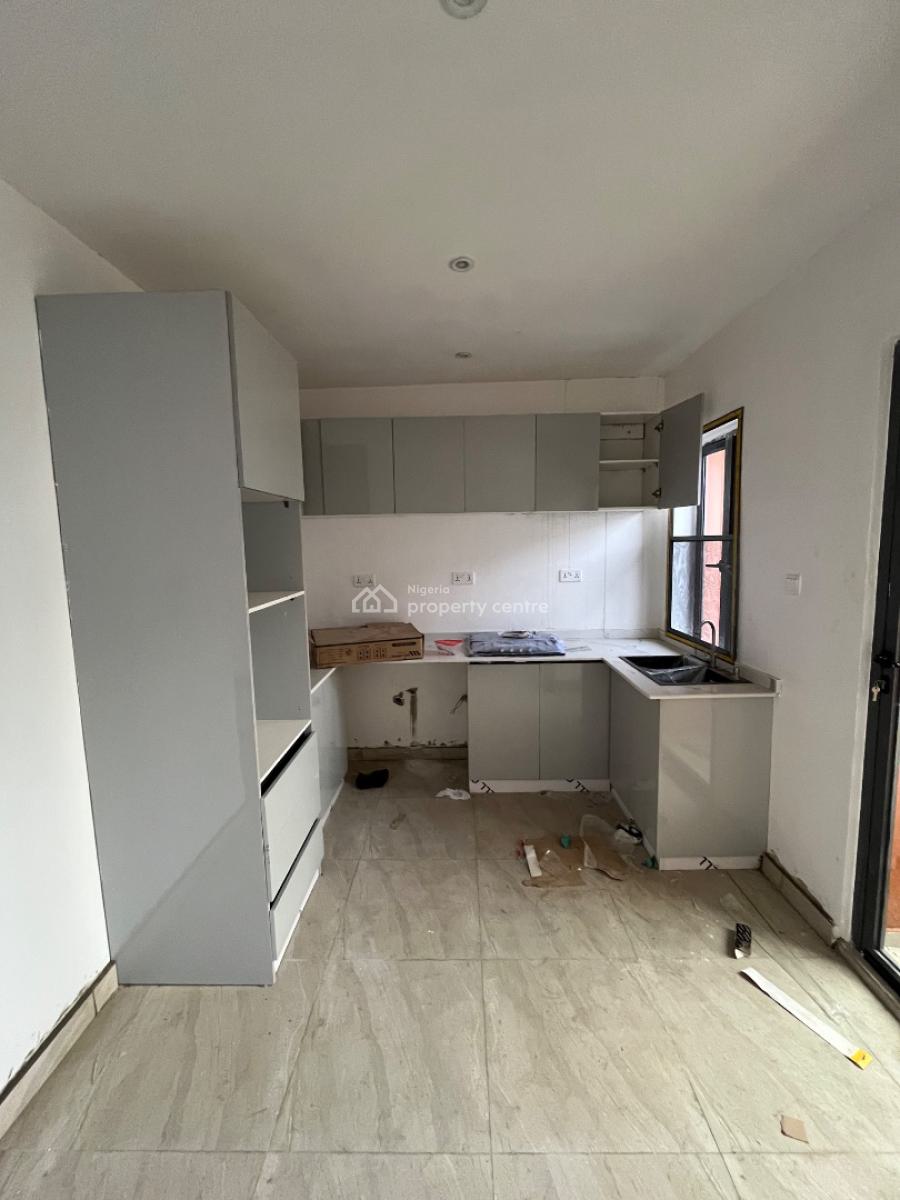 Distress 2bed Apartment in Lekki Phase 1, Itedo, Lekki Phase 1, Lekki, Lagos, Flat / Apartment for Sale