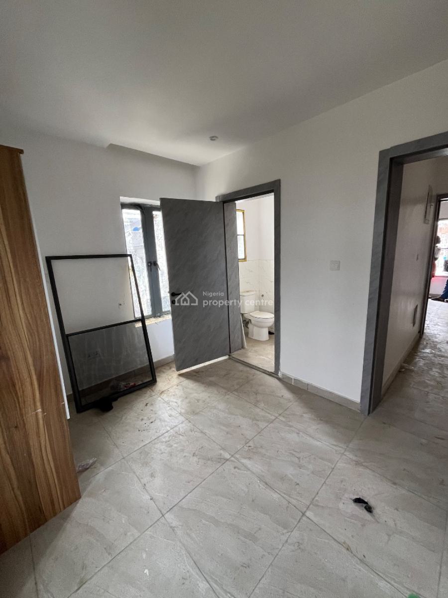 Distress 2bed Apartment in Lekki Phase 1, Itedo, Lekki Phase 1, Lekki, Lagos, Flat / Apartment for Sale