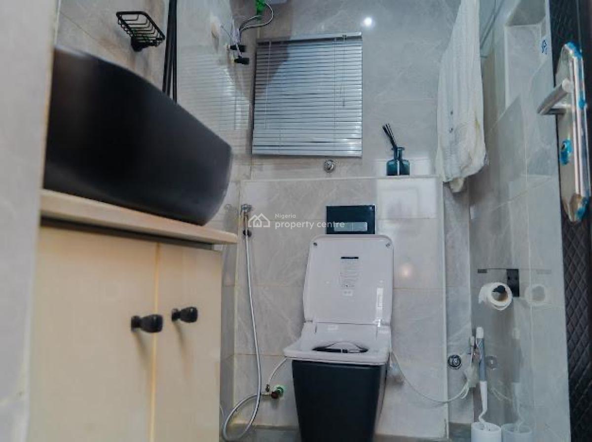 Newly Listed Luxury 3 Bedrooms Apartment, Yaba, Lagos, Flat / Apartment Short Let