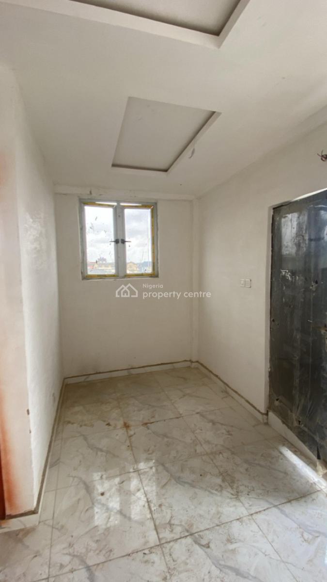 2 Bedroom Apartment with Modern Facilities, Onike, Yaba, Lagos, Flat / Apartment for Rent