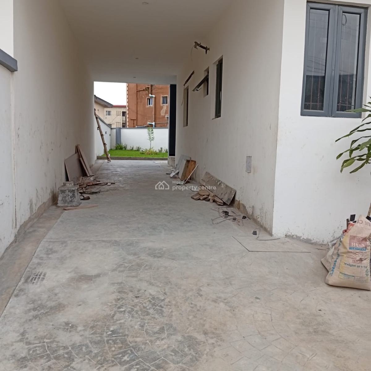 a Standard, Decent 4 Bedroom Duplex, Obanikoro, Shomolu, Lagos, House for Sale