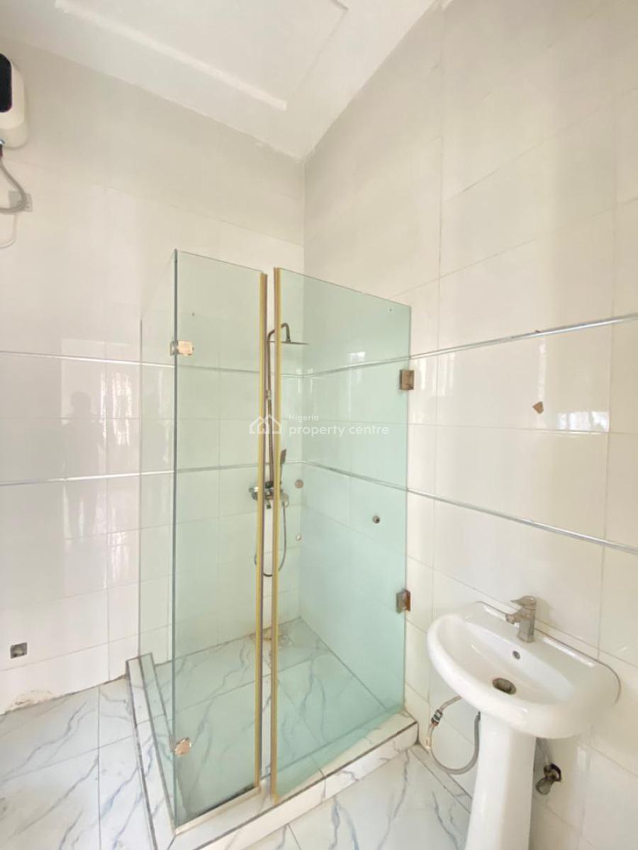 Spacious 3 Bedroom Apartment in an Estate, Osapa, Lekki, Lagos, Flat / Apartment for Rent