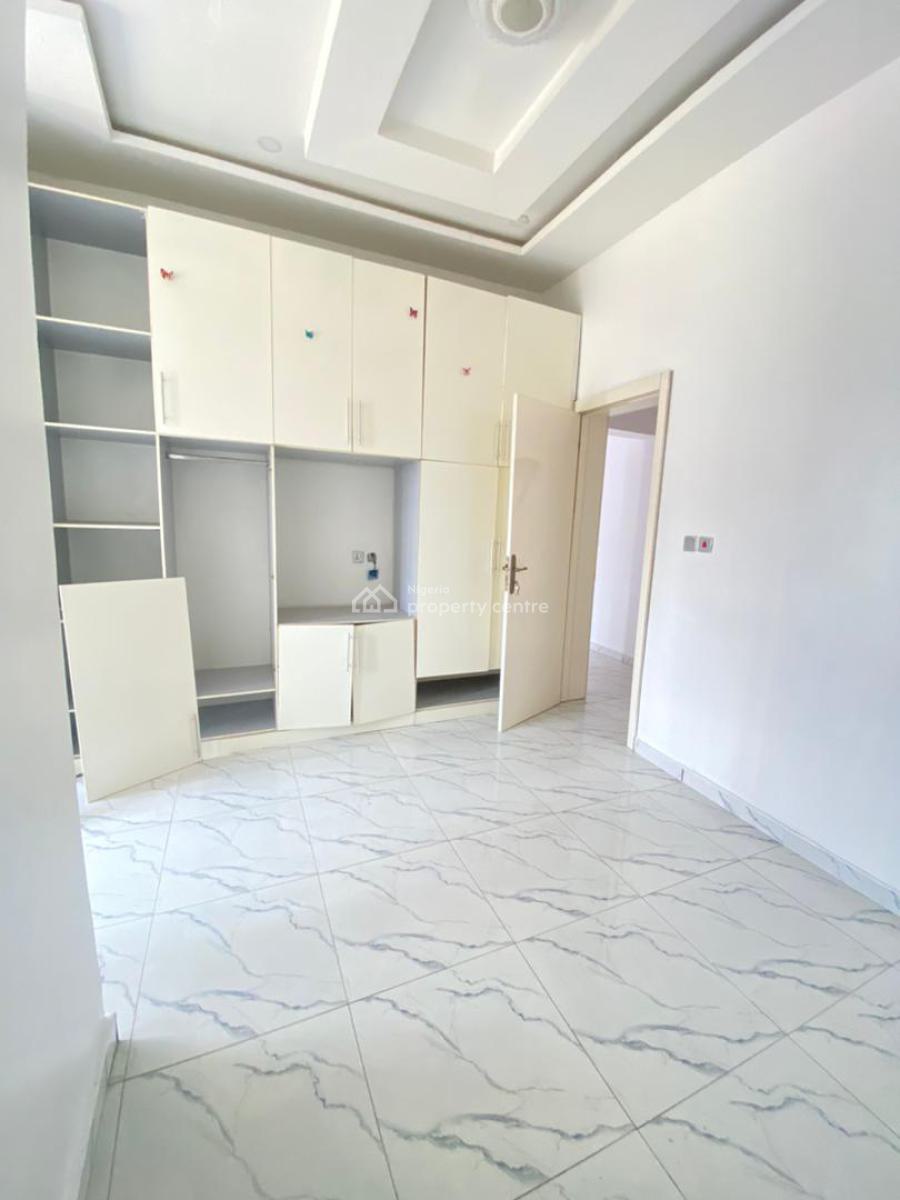 Spacious 3 Bedroom Apartment in an Estate, Osapa, Lekki, Lagos, Flat / Apartment for Rent