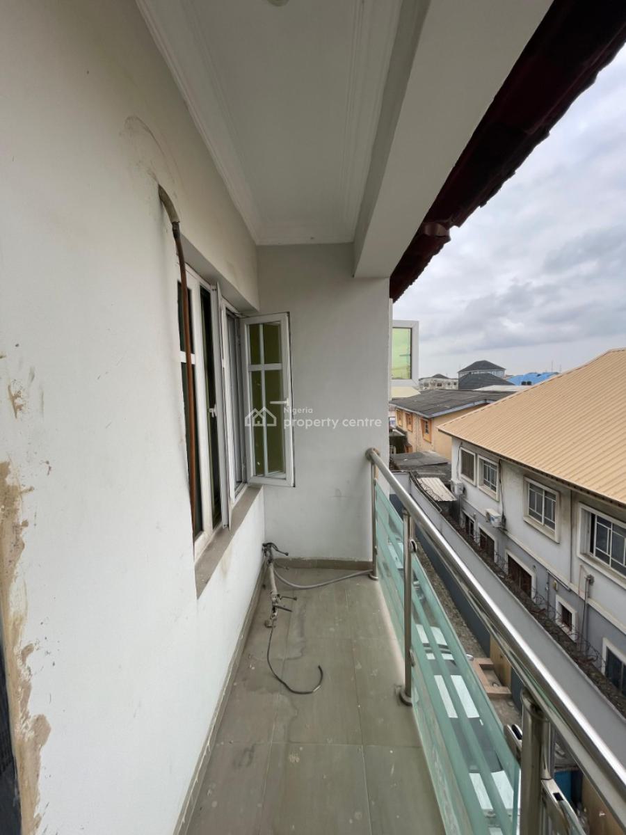 Spaciously Built 4 Bedroom Terrace Duplex with Bq, Surulere, Lagos, Terraced Duplex for Sale