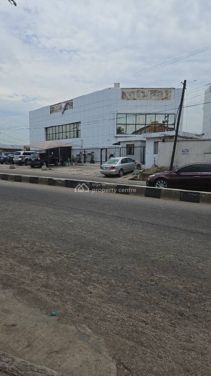 Commercial Building on 1100sqm, Lateef Jakande Road, Agidingbi, Ikeja, Lagos, Office Space for Rent