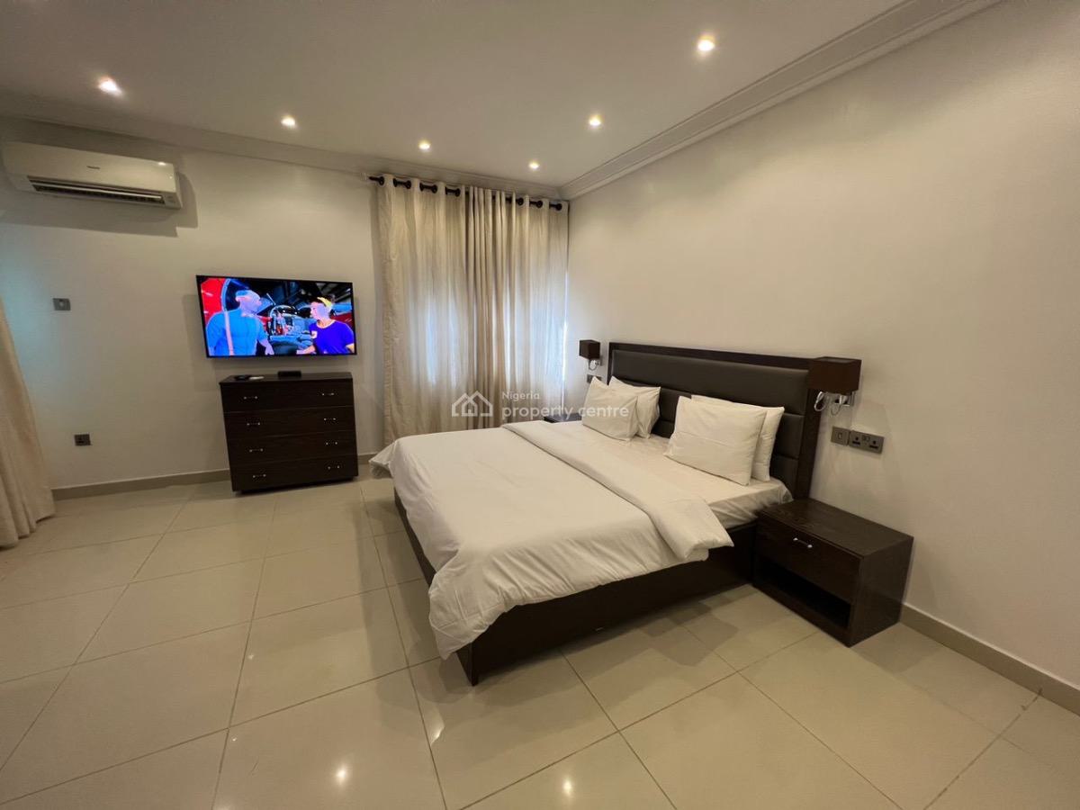 Lovely 3bedroom Apartment in Lekki Phase 1, Wole Olateju Street, Lekki Phase 1, Lekki, Lagos, Flat / Apartment Short Let
