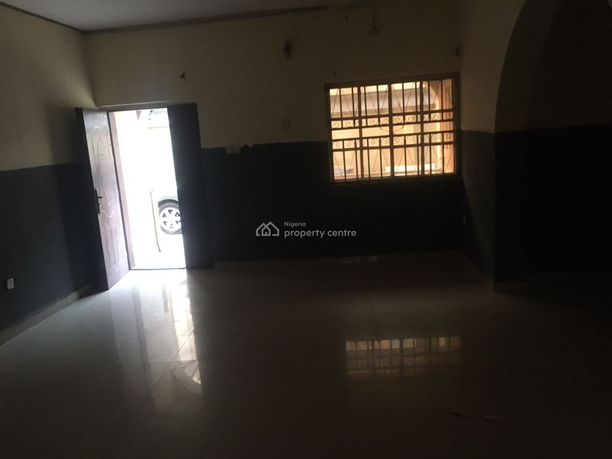 Healthy 3 Bedrooms Flat, Alogba Estate, Ebute, Ikorodu, Lagos, Flat / Apartment for Rent