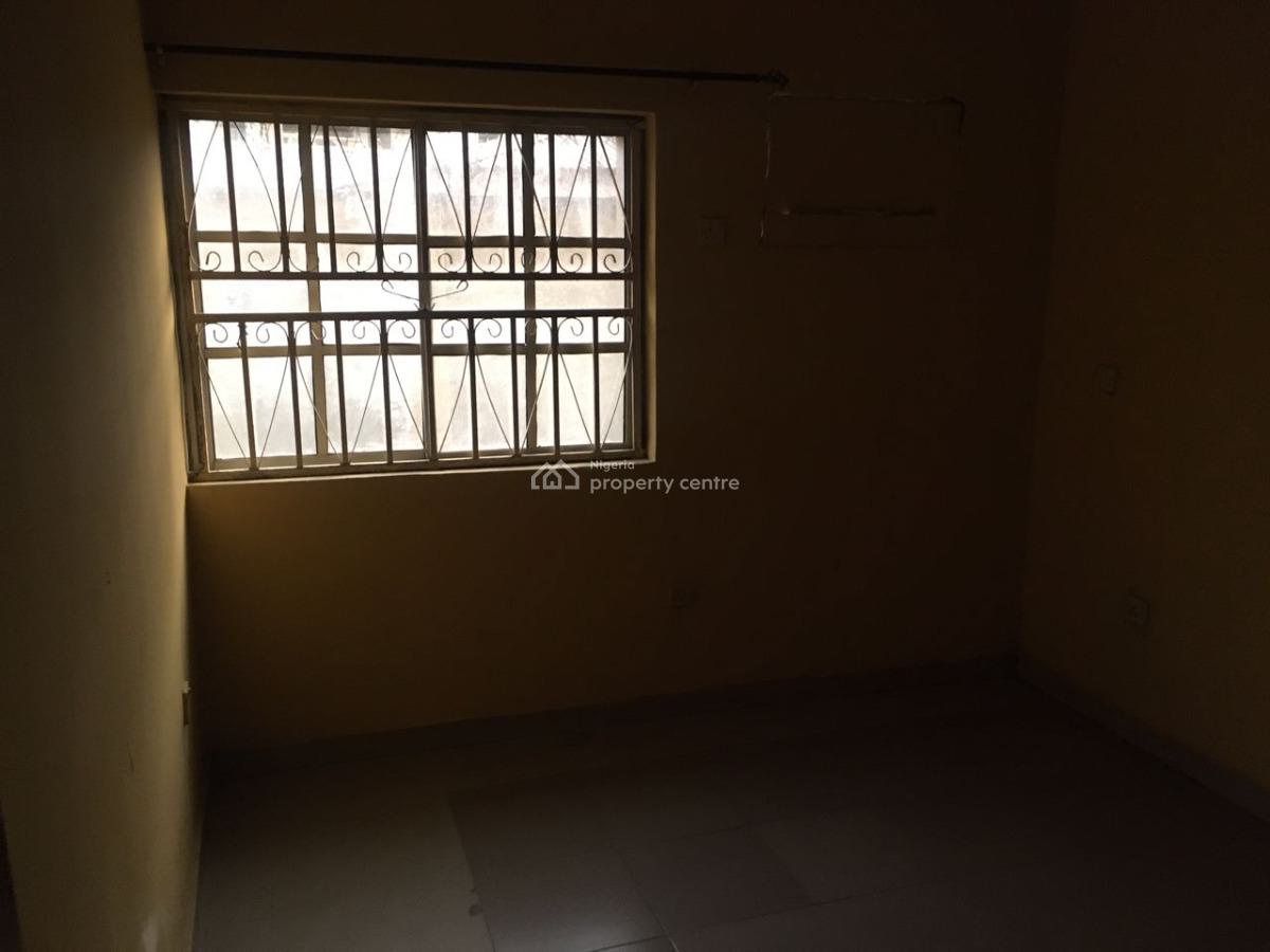 Healthy 3 Bedrooms Flat, Alogba Estate, Ebute, Ikorodu, Lagos, Flat / Apartment for Rent