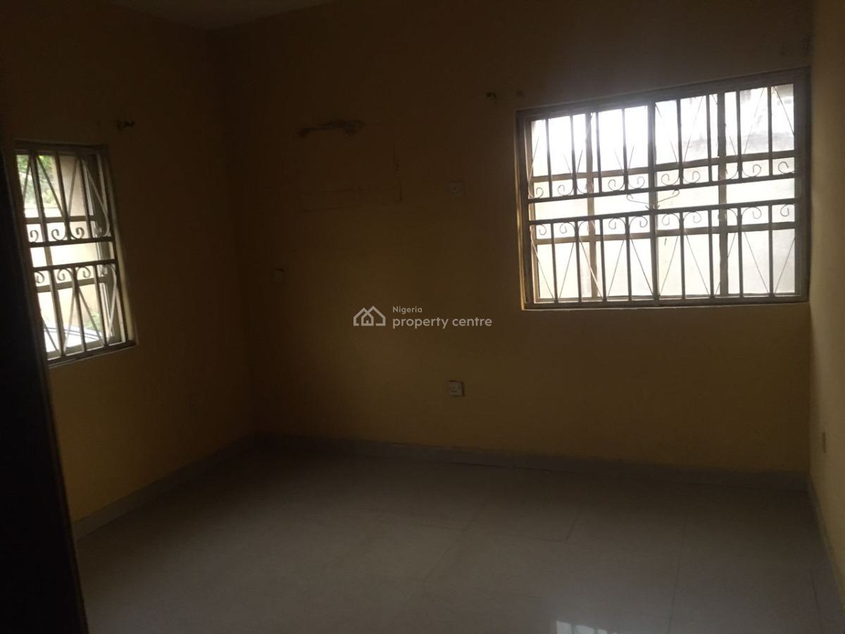 Healthy 3 Bedrooms Flat, Alogba Estate, Ebute, Ikorodu, Lagos, Flat / Apartment for Rent