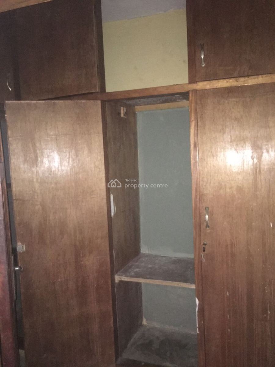 Healthy 3 Bedrooms Flat, Alogba Estate, Ebute, Ikorodu, Lagos, Flat / Apartment for Rent
