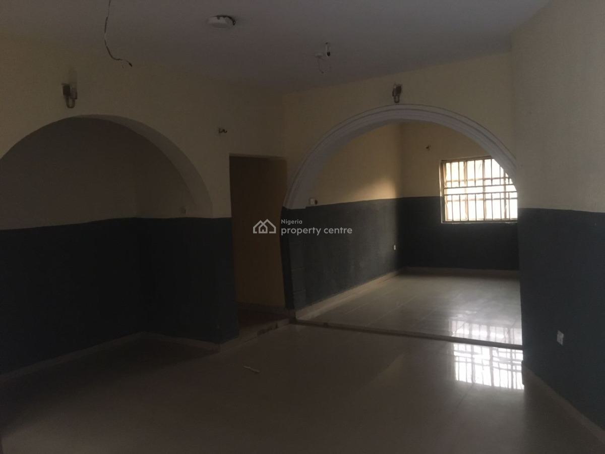 Healthy 3 Bedrooms Flat, Alogba Estate, Ebute, Ikorodu, Lagos, Flat / Apartment for Rent