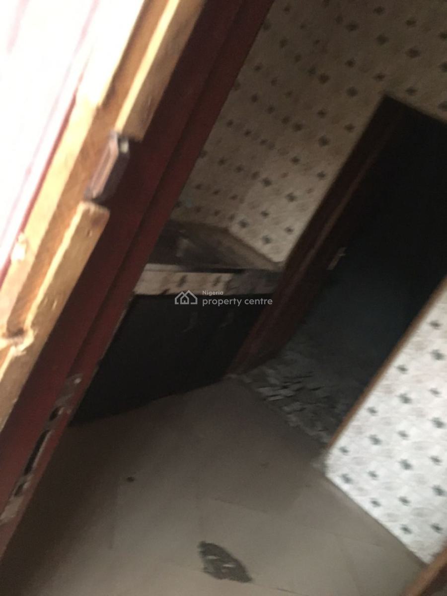 Healthy 3 Bedrooms Flat, Alogba Estate, Ebute, Ikorodu, Lagos, Flat / Apartment for Rent