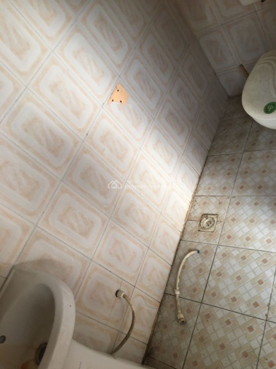 Healthy 3 Bedrooms Flat, Alogba Estate, Ebute, Ikorodu, Lagos, Flat / Apartment for Rent