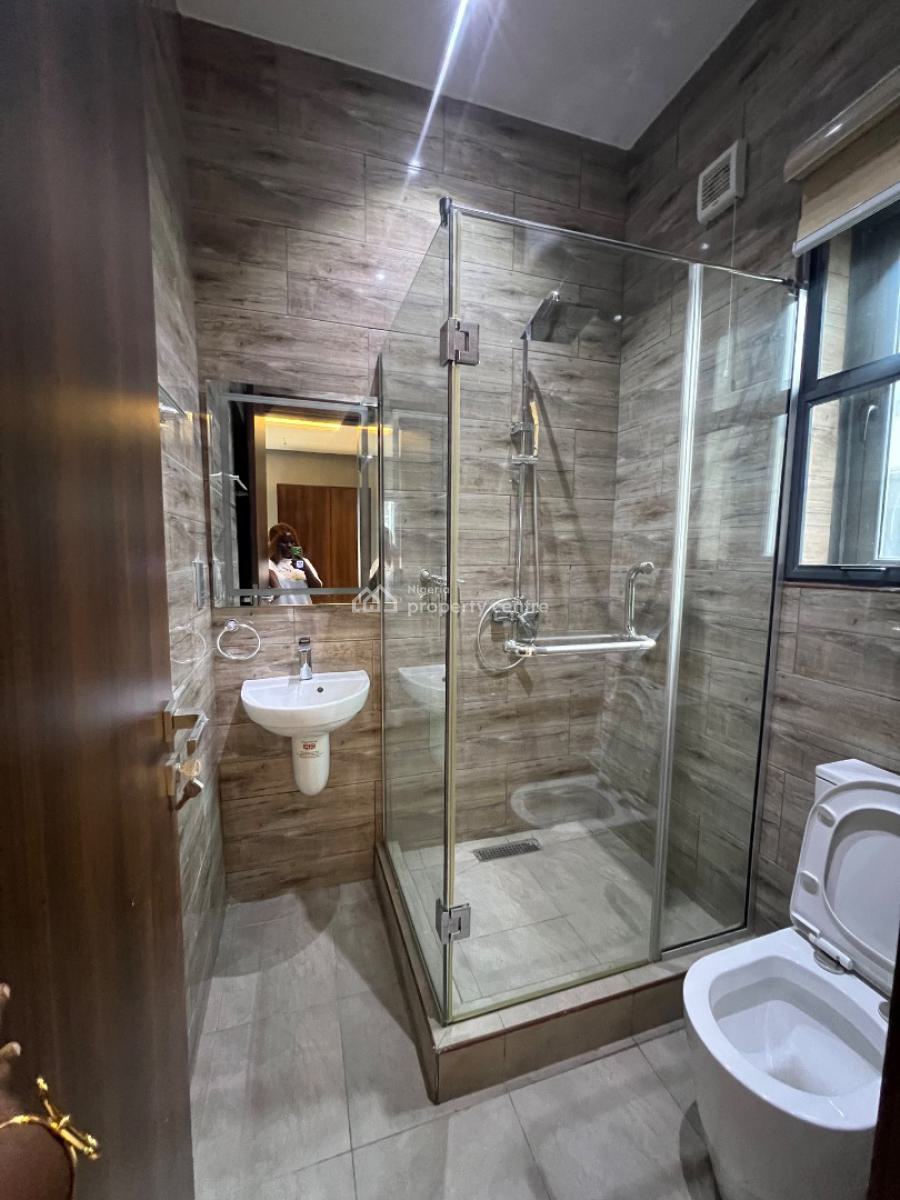 Elegantly Built 2 Bedroom Penthouse with Swimming Pool, Gym & Elevator, Lekki Phase 1, Lekki, Lagos, Block of Flats for Sale