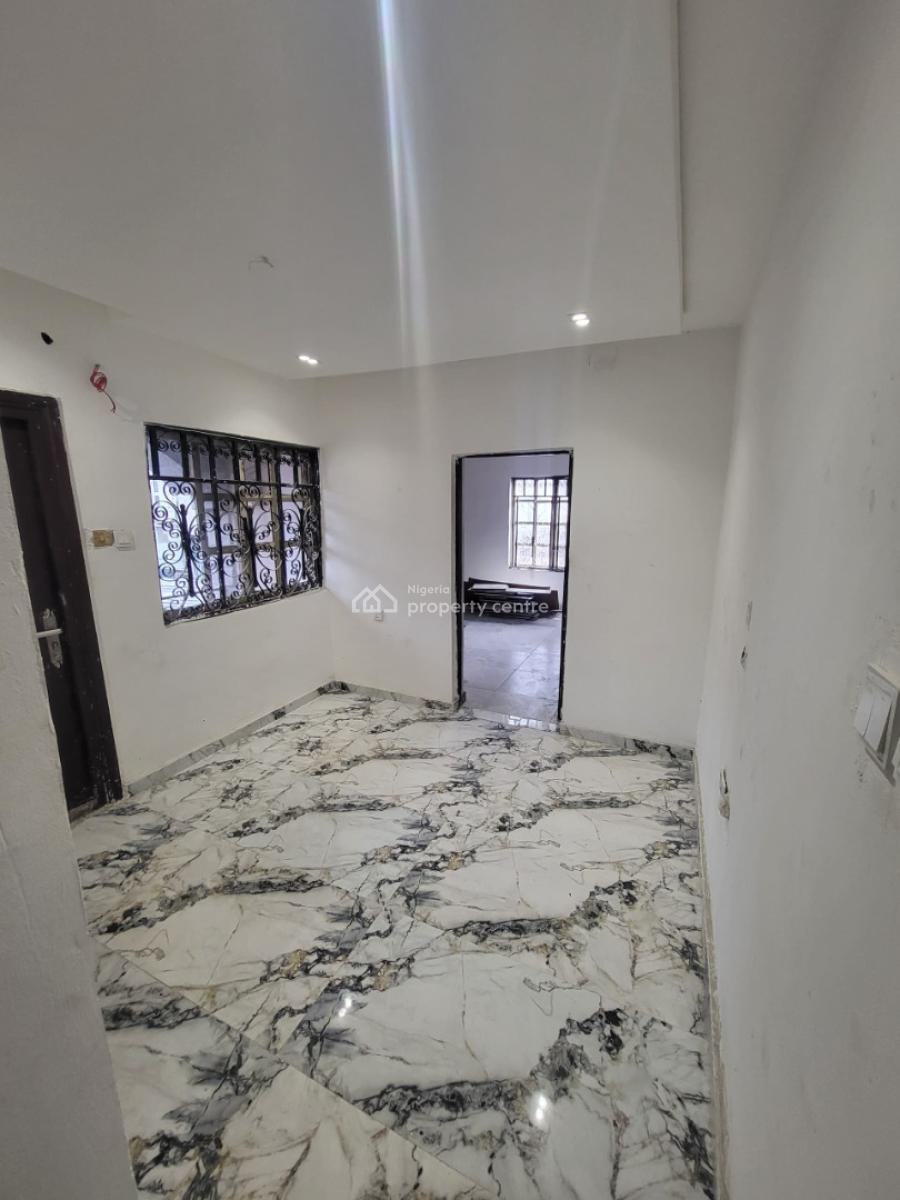 Comfy 1 Bedroom Apartment with a Big Kitchen, Lekki Phase 1, Lekki, Lagos, Flat / Apartment for Rent