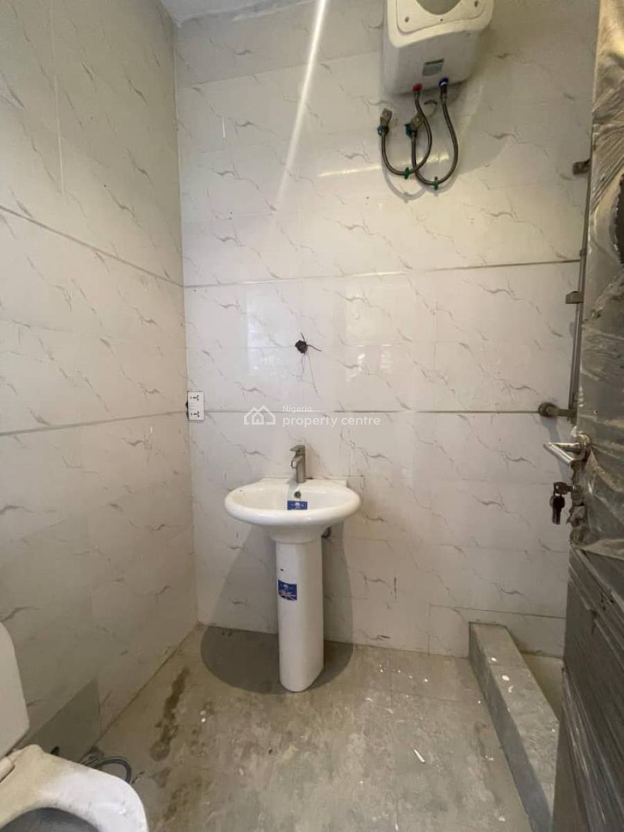 Shared Apartment Guestroom Downstairs, Jakande, Lekki, Lagos, Flat / Apartment for Rent