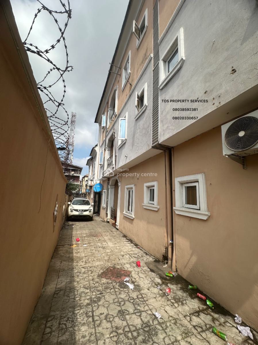 Nice 2 Bedroom Ensuite Flat (upstairs), Alagomeji, Sabo, Yaba, Lagos, Flat / Apartment for Rent