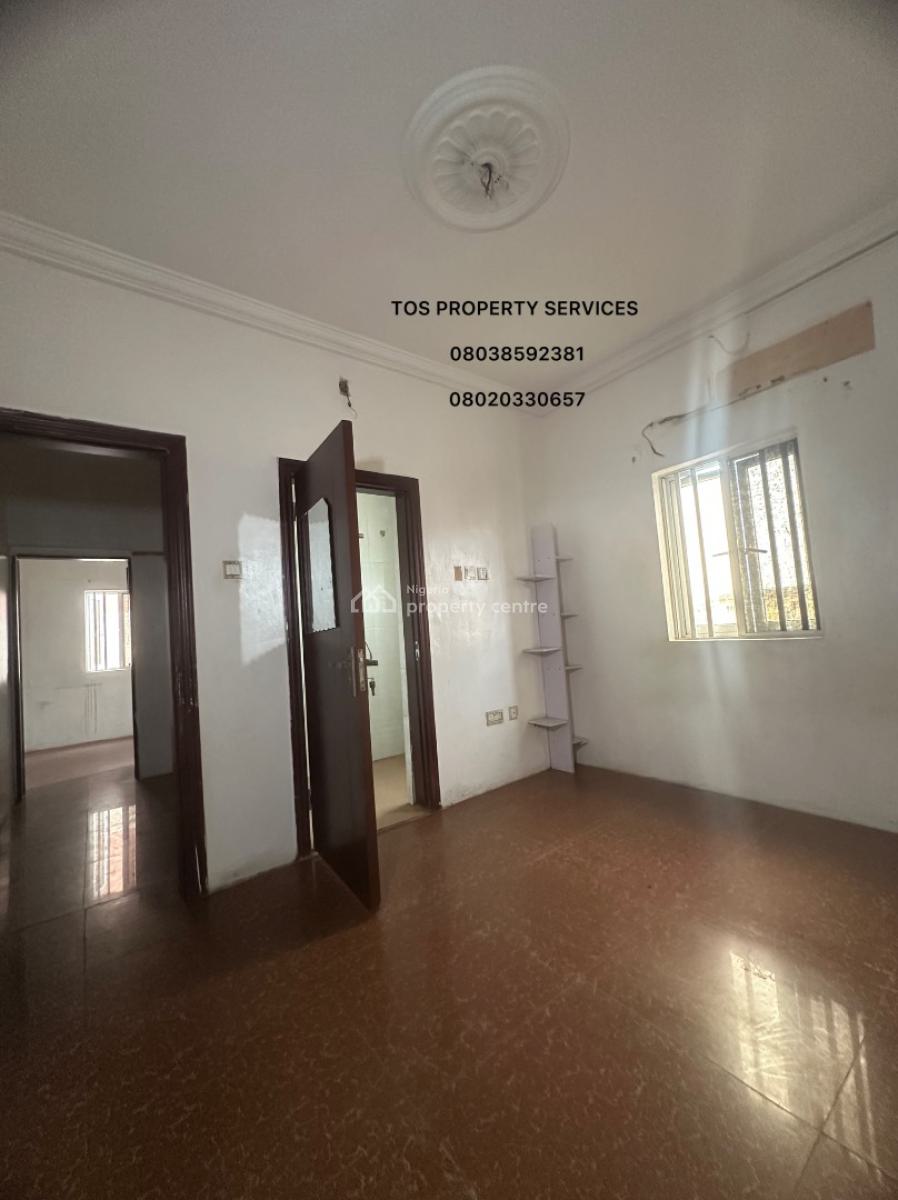 Nice 2 Bedroom Ensuite Flat (upstairs), Alagomeji, Sabo, Yaba, Lagos, Flat / Apartment for Rent