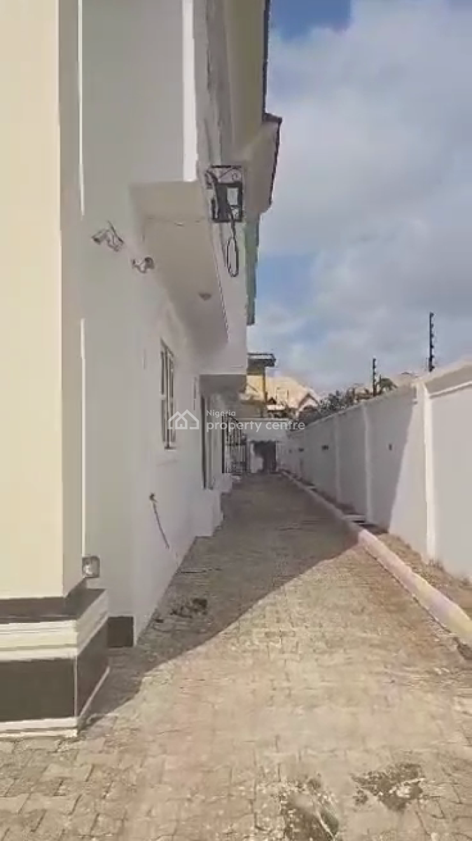 Distress 5bedr Detach and Bq, Diamond Estate Amuwo Odofin Lagos, Amuwo Odofin, Lagos, Detached Duplex for Sale