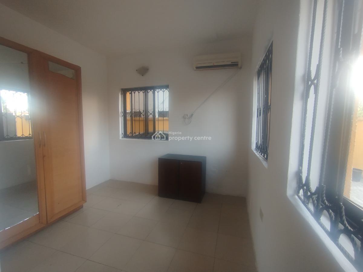 Well Maintained 1 Bedroom Apartment, Off Fola Oshibo Street, Lekki Phase 1, Lekki, Lagos, Mini Flat (room and Parlour) for Rent
