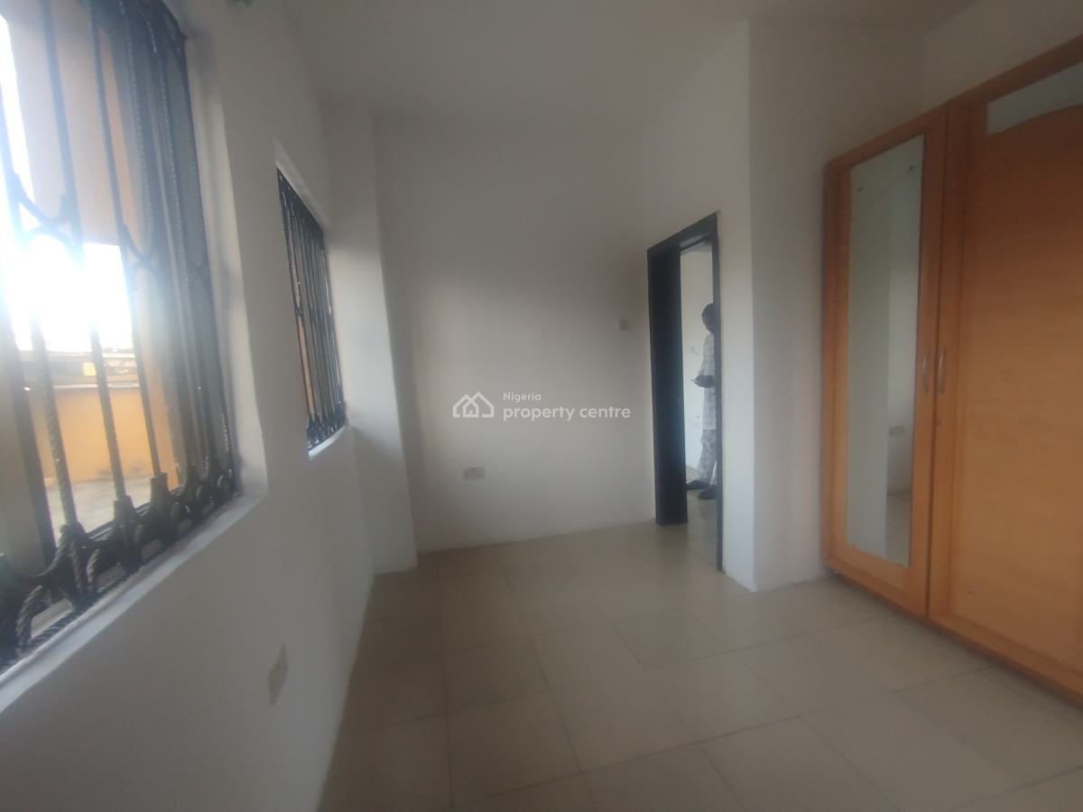 Well Maintained 1 Bedroom Apartment, Off Fola Oshibo Street, Lekki Phase 1, Lekki, Lagos, Mini Flat (room and Parlour) for Rent