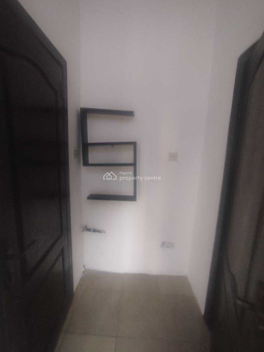 Well Maintained 1 Bedroom Apartment, Off Fola Oshibo Street, Lekki Phase 1, Lekki, Lagos, Mini Flat (room and Parlour) for Rent
