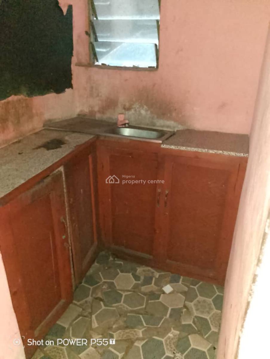 Spacious Relatively New Mini Flat, Upstairs, Car Park, Gated Compound., Yaba, Lagos, Mini Flat (room and Parlour) for Rent