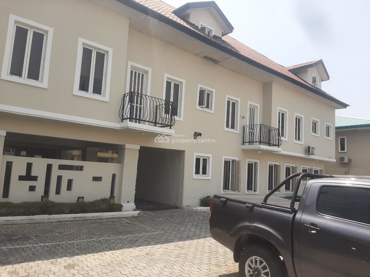 Serviced 3 Bedroom En-suite Flat with Fitted Kitchen, Air Conditioners, Lekki Phase 1, Lekki, Lagos, Flat / Apartment for Rent