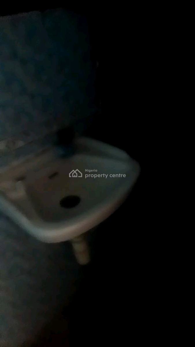 a Decent and  Spacious 3 Bedroom Available, Miyaki, Oworonshoki, Shomolu, Lagos, Flat / Apartment for Rent