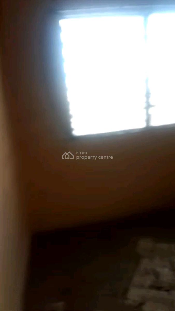 a Decent and  Spacious 3 Bedroom Available, Miyaki, Oworonshoki, Shomolu, Lagos, Flat / Apartment for Rent