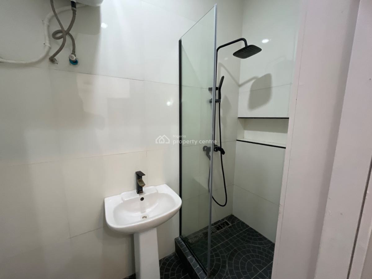 a Nice 2 Bedroom with Bq in Ground Floor, Lekki Phase 1, Lekki, Lagos, House for Rent