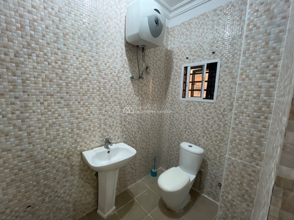 a Spacious 3 Bedroom with Bq on 1st Floor, Lekki Phase 1, Lekki, Lagos, House for Rent